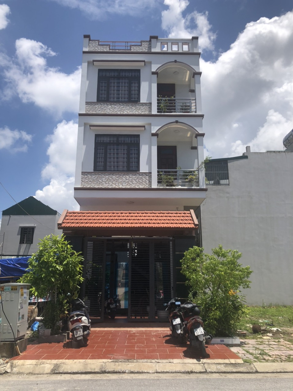 BÁN NHÀ LIỀN KỀ 3.5 TẦNG PHƯỜNG CAO XANH - TỈNH QUẢNG NINH